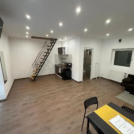 Mellett Balatonfuzfo