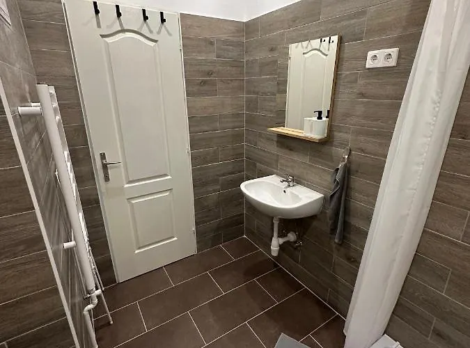 Mellett Apartment